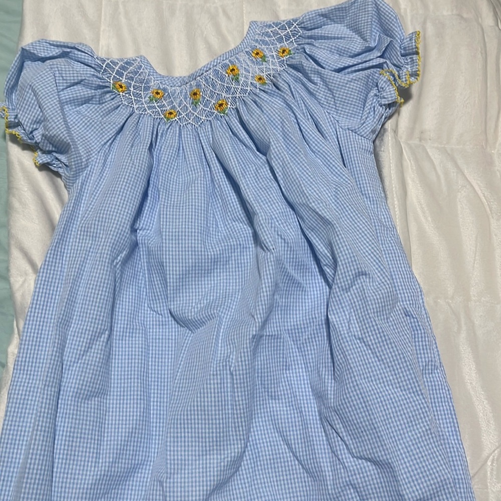 Gingham dress w sunflower embroidery